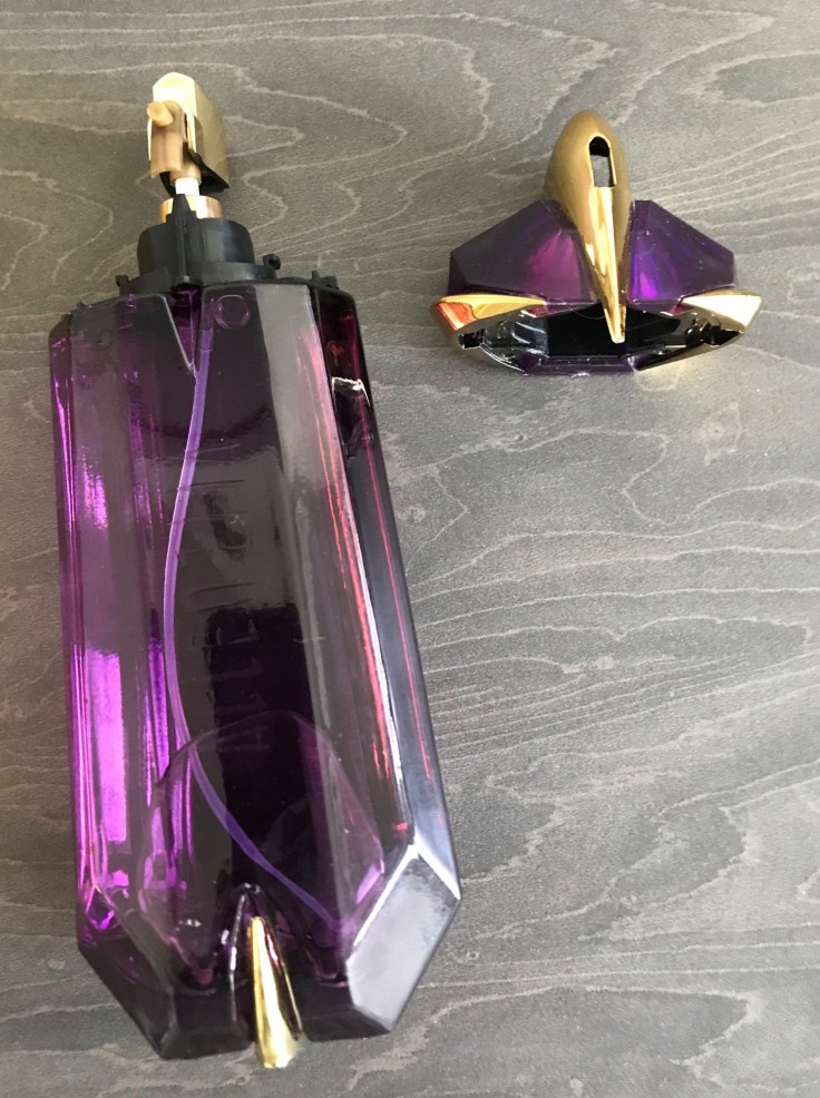 Image of bottle and spray mechanism of parfume ordered by Wish.com